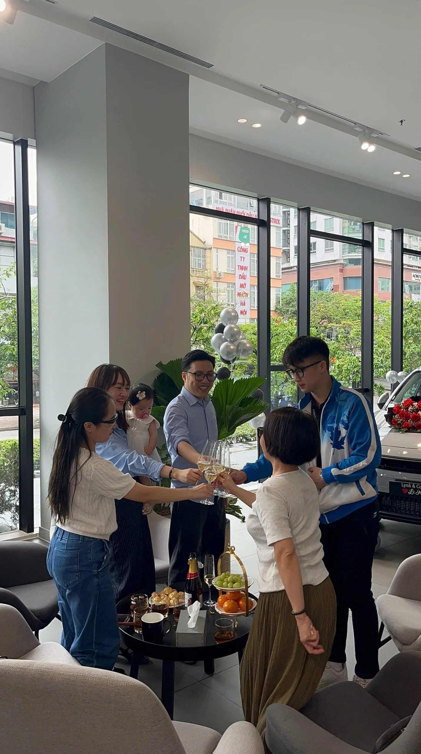 Anh KH Nguyen Hai Nam giao xe tai Lynkco Ha Noi 00004