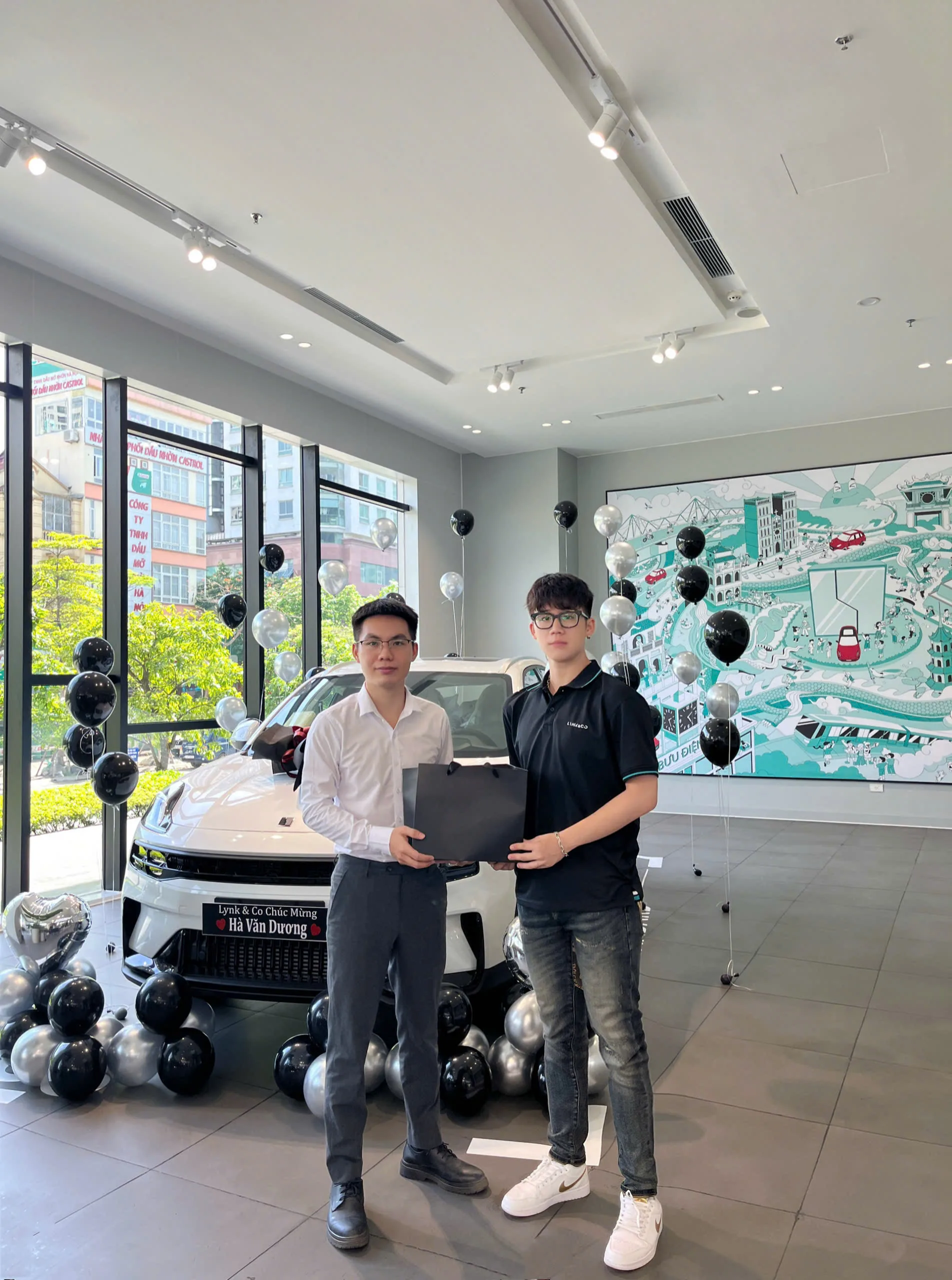 Anh KH Nguyen Hai Nam giao xe tai Lynkco Ha Noi 00005