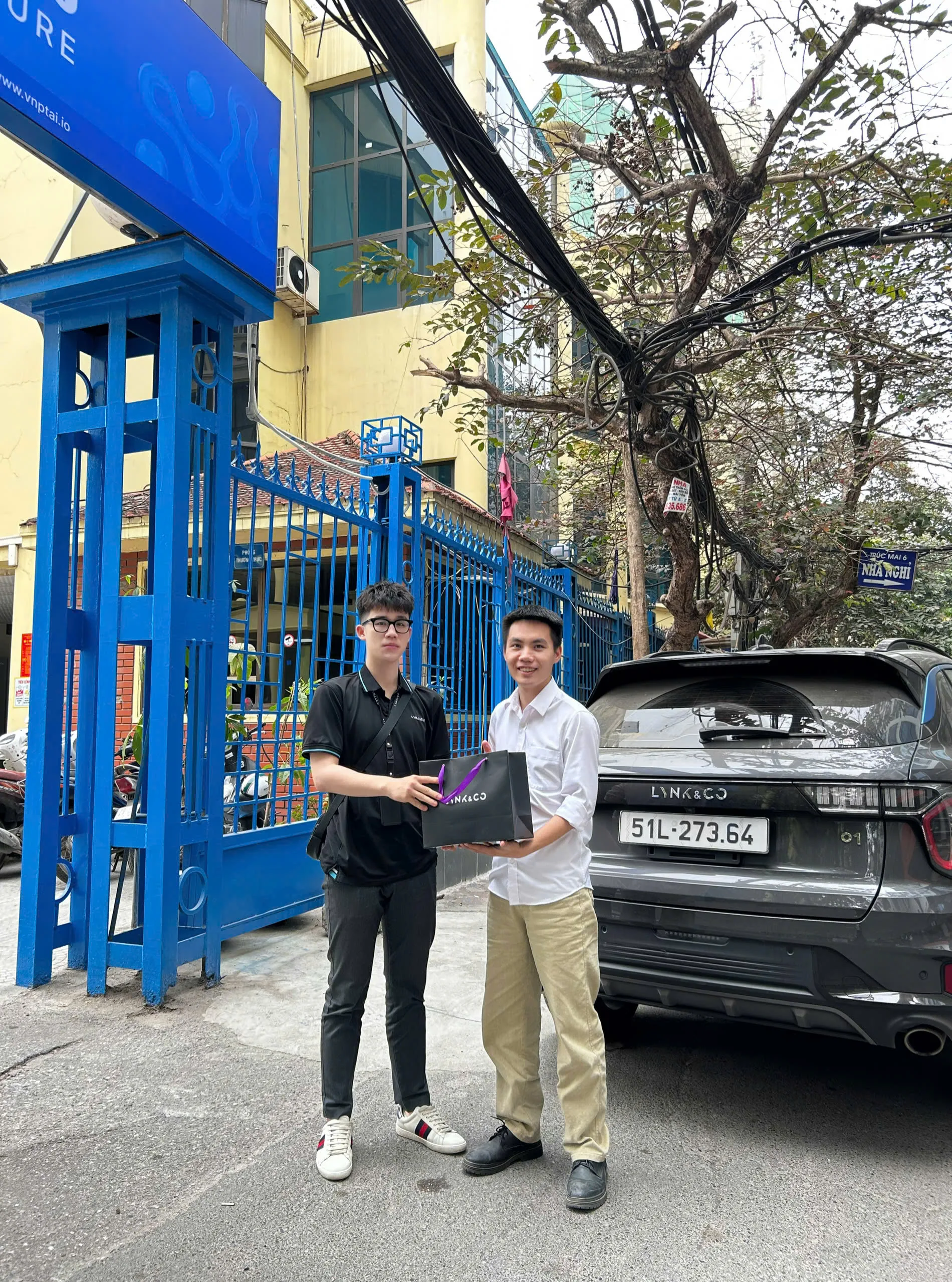 Anh KH Nguyen Hai Nam giao xe tai Lynkco Ha Noi 00006
